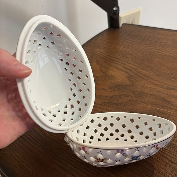 Formalities by Brum Brothers Porcelain Egg shape Potpourri Trinket Dish - Picture 3 of 5